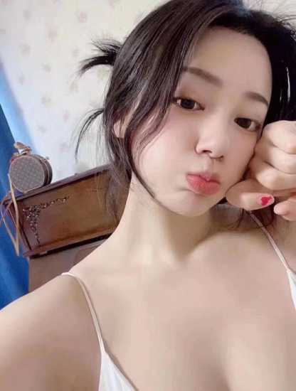 169CM清纯的钢琴老师